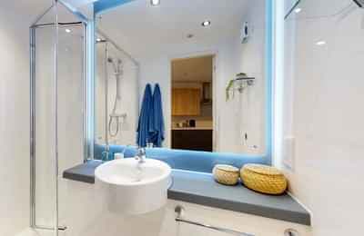 Gold Studio Penthouse - Image 3
