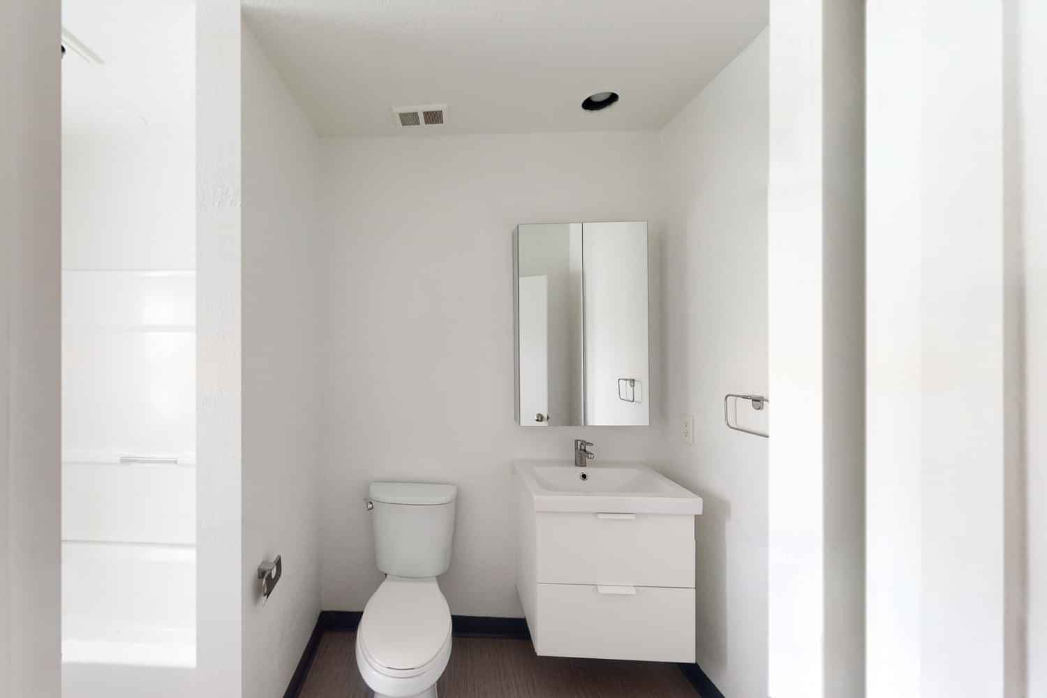 1 Bedroom 1 Bathroom - Image 2