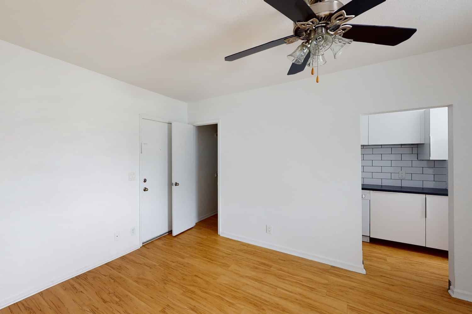 1 Bedroom 1 Bathroom - Image 4