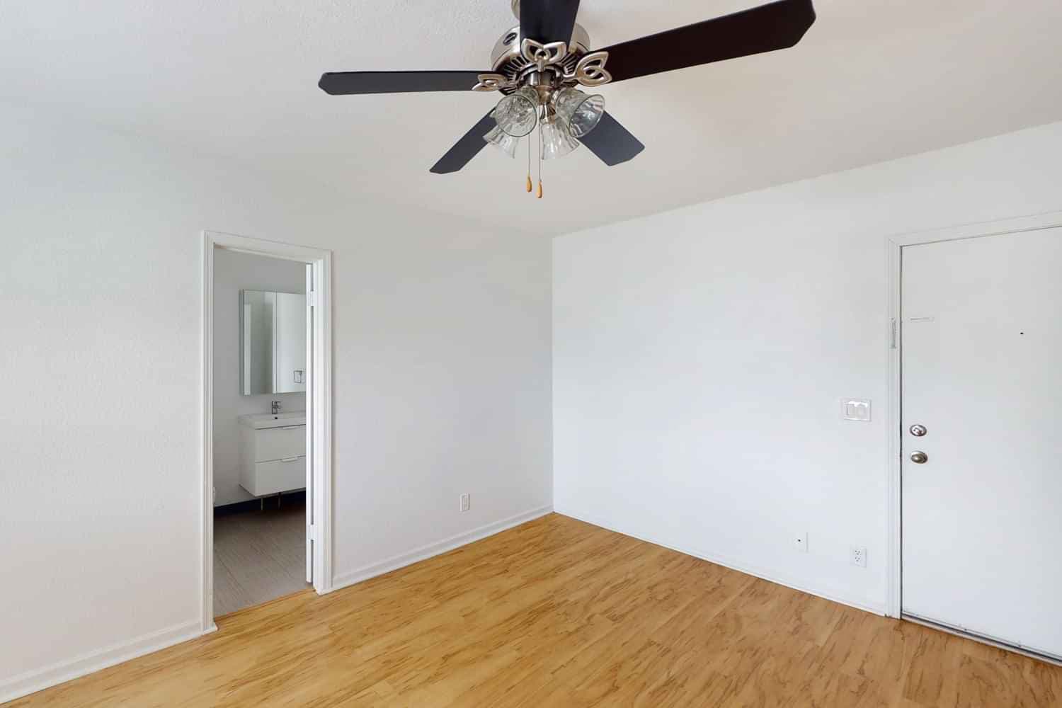 1 Bedroom 1 Bathroom - Image 6