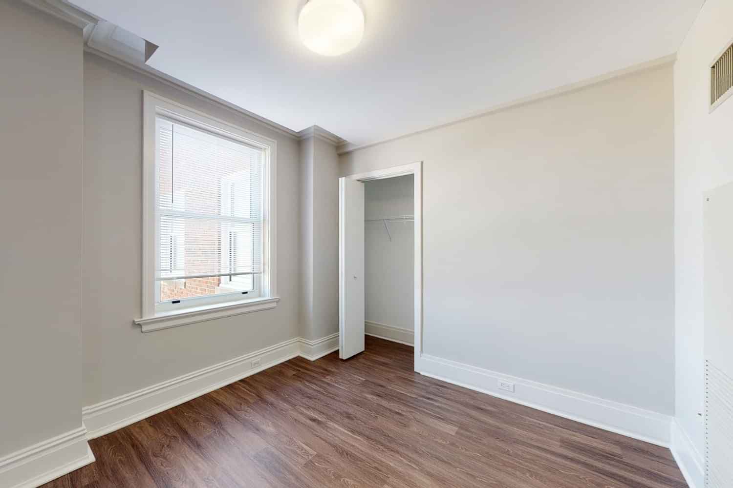 1 Bedroom 1 Bathroom - Image 3