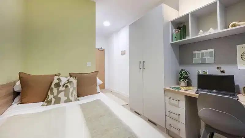 Classic En-suite - Image 3