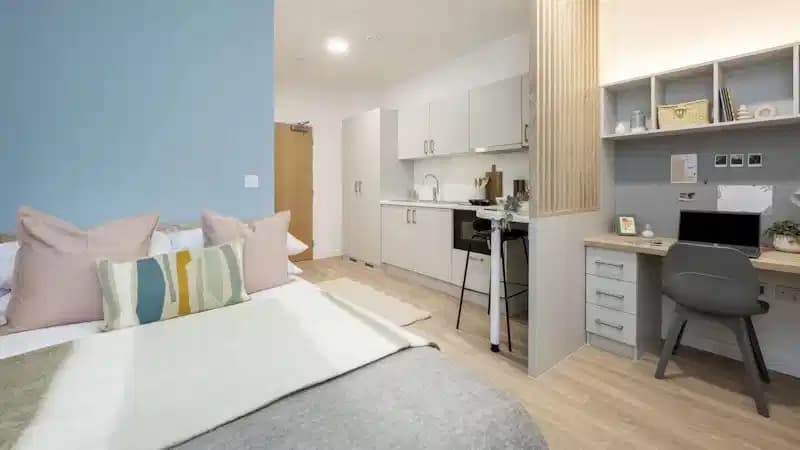 Classic Plus Studio - Image 1