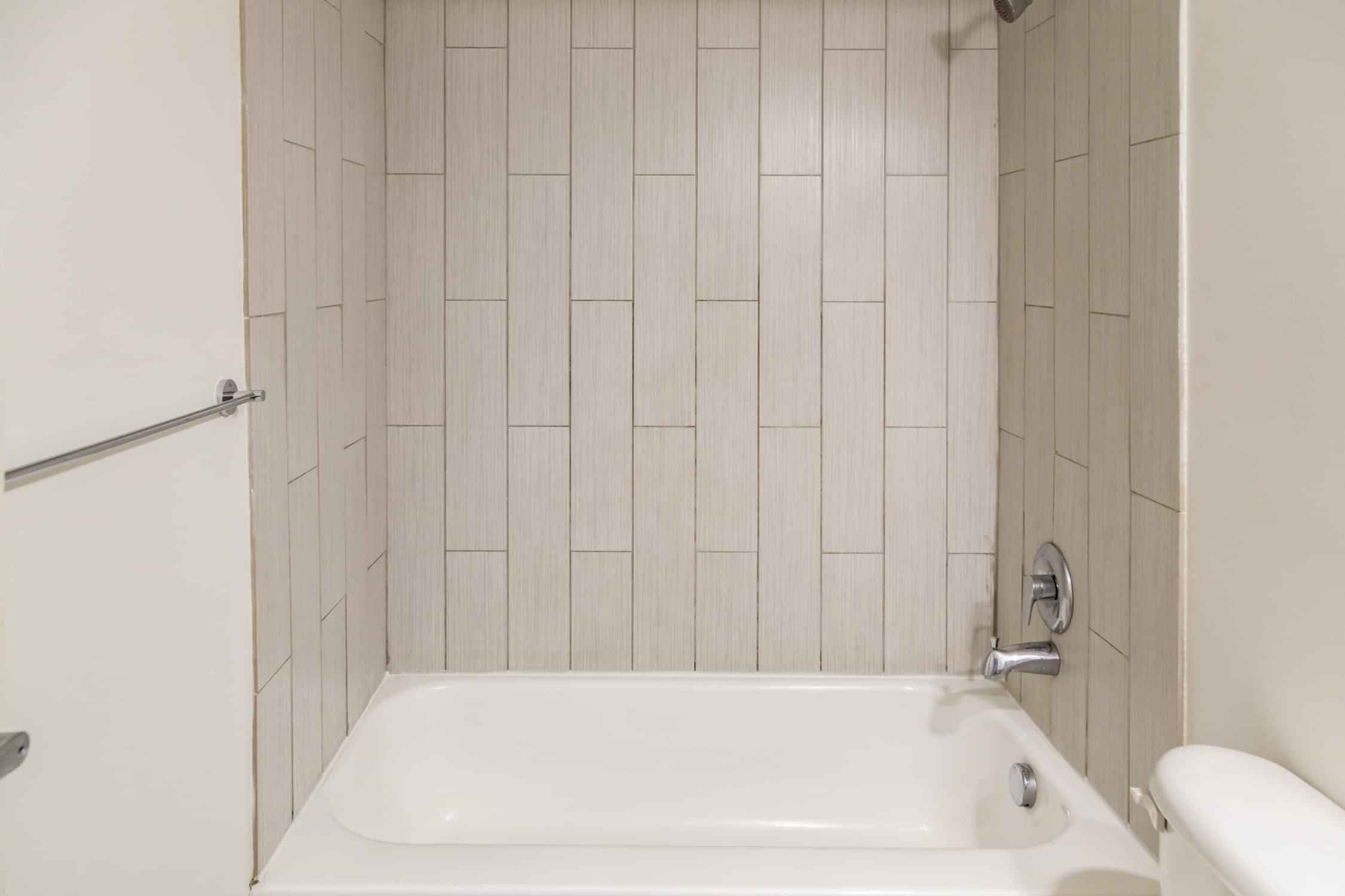 1 Bedroom 1 Bathroom - Image 5