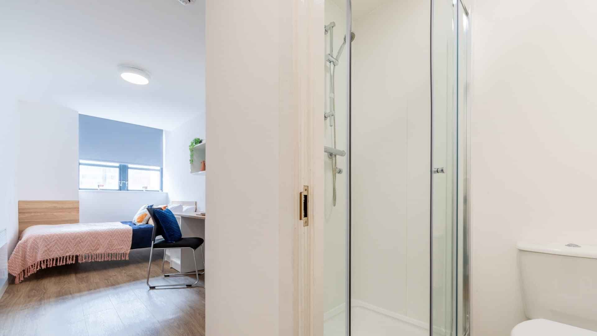 Gold Basement Ensuite - Image 2