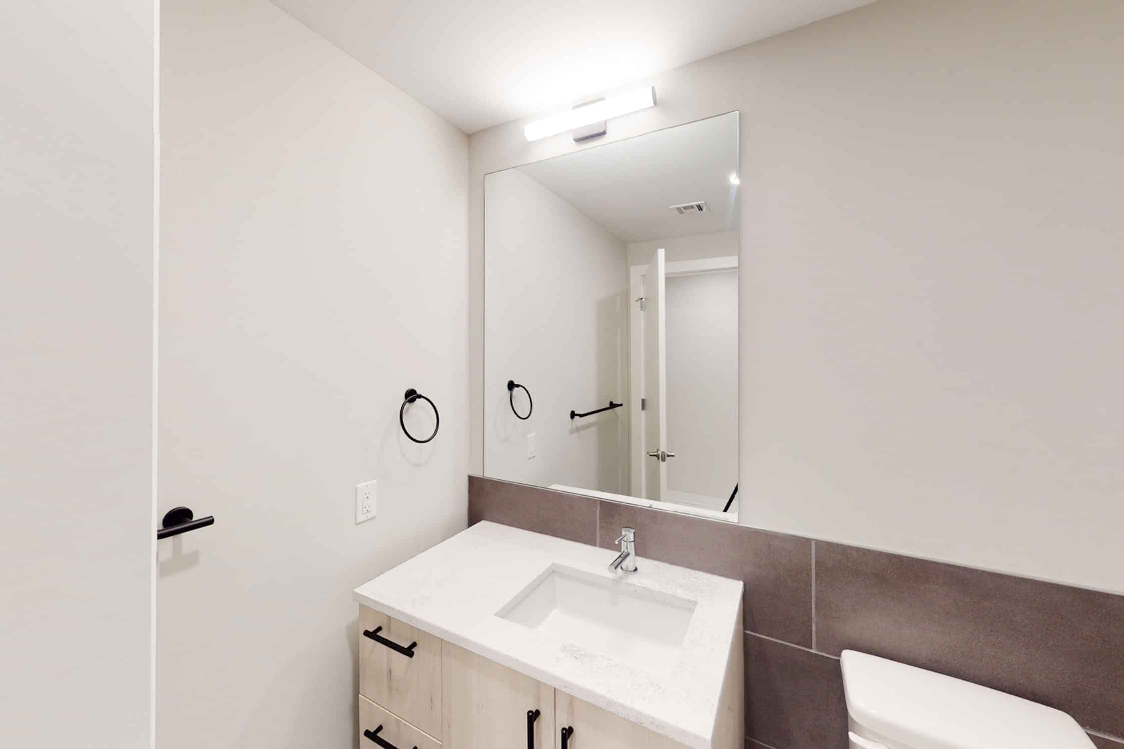 2 Bed 2 Bath - Image 4