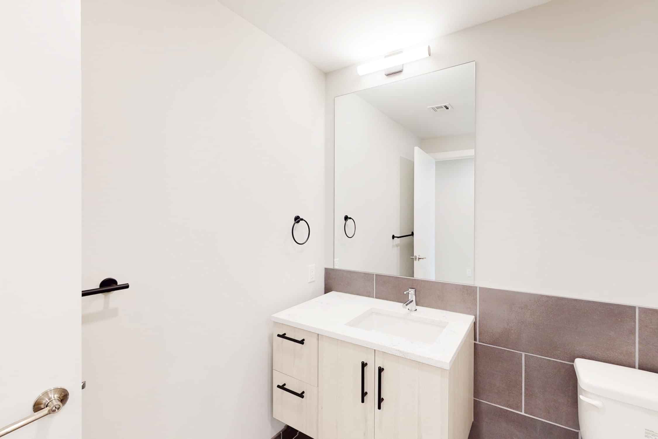 2 Bed 1 Bath - Image 3