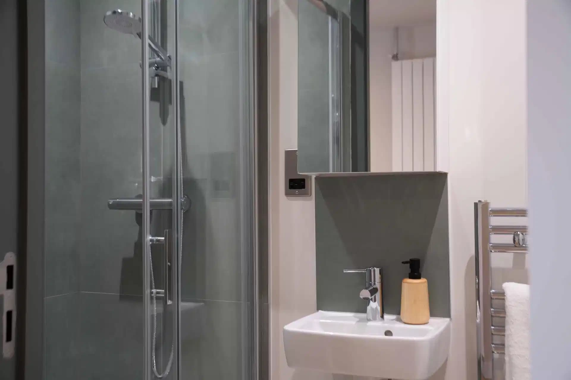 Accessible Premium Ensuite - Image 4