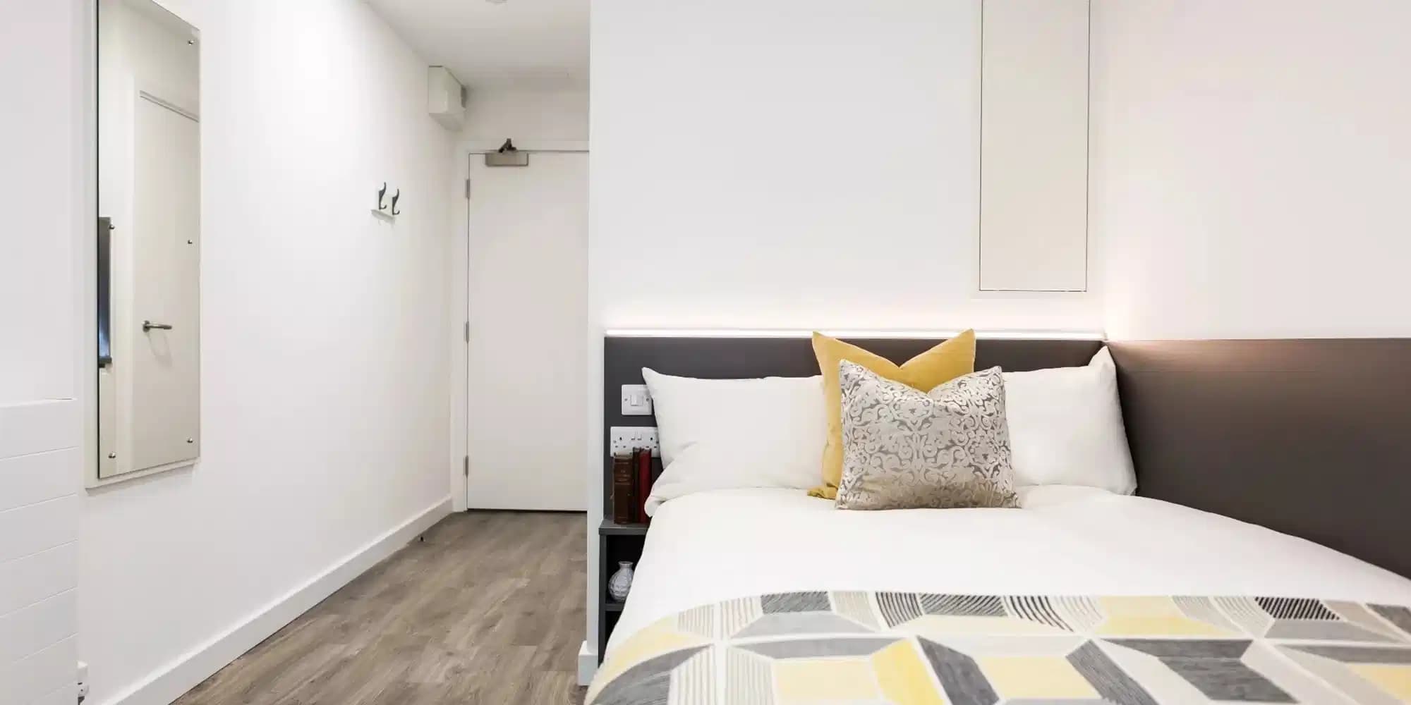 Bronze Studio Penthouse Premium Standard View - Image 2