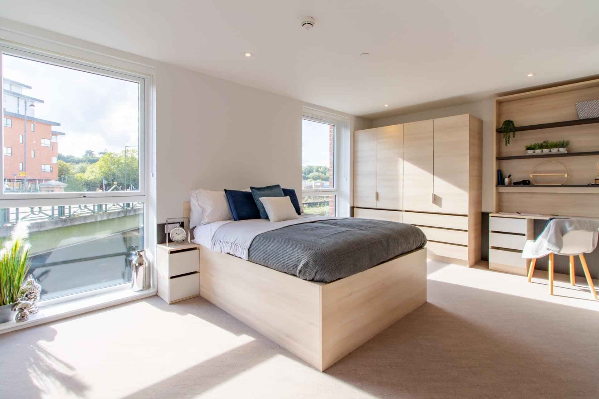 Deluxe Studio - Image 6