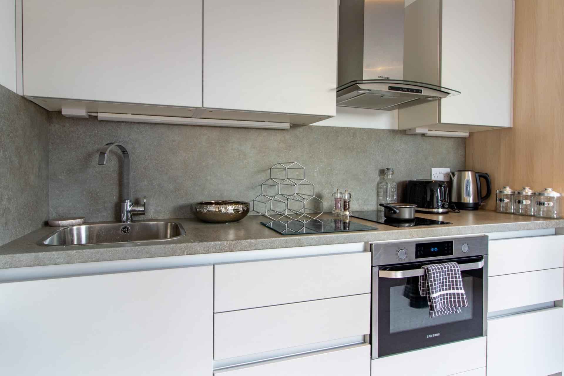 Deluxe Studio - Image 9