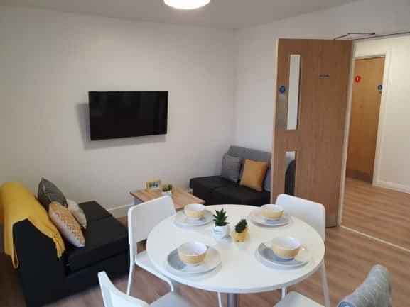 Gold Ensuite | 3, 4 or 7 Bedroom Flat - Image 5