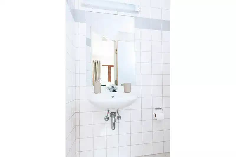 Standard Ensuite - Image 6