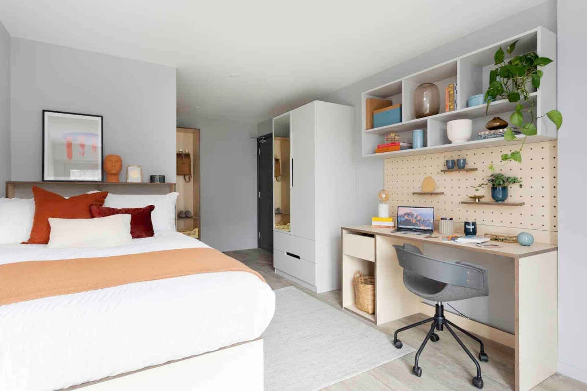 5-Bed Premium En-suite - Image 1