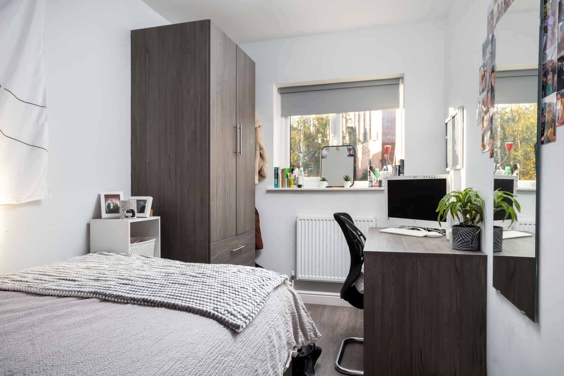 Three Bed Flat - Image 2