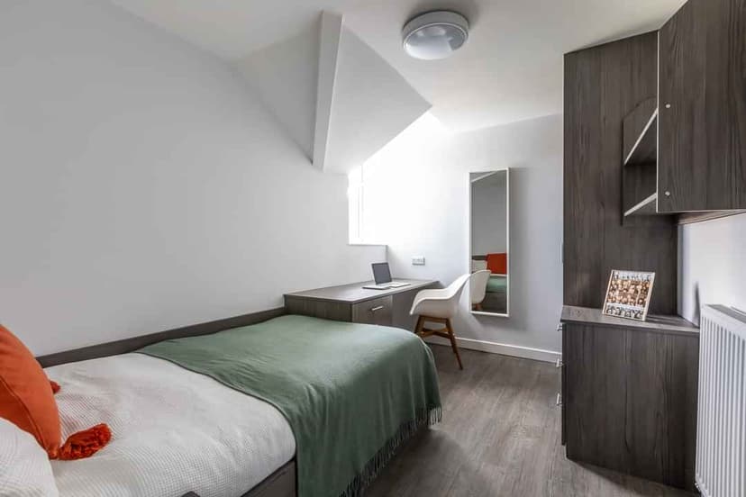 Four Bed Flat - Image 2