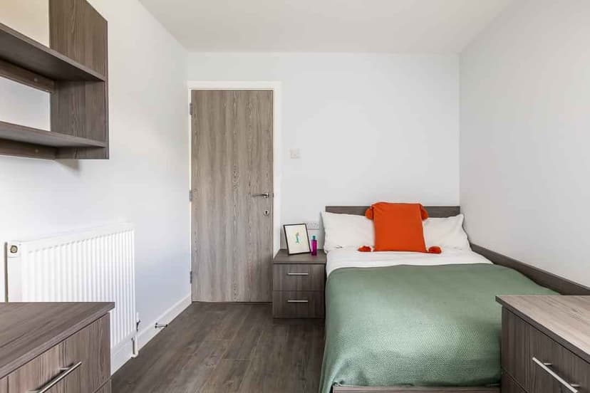 Four Bed Flat - Image 1