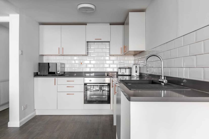 Four Bed Flat - Image 6
