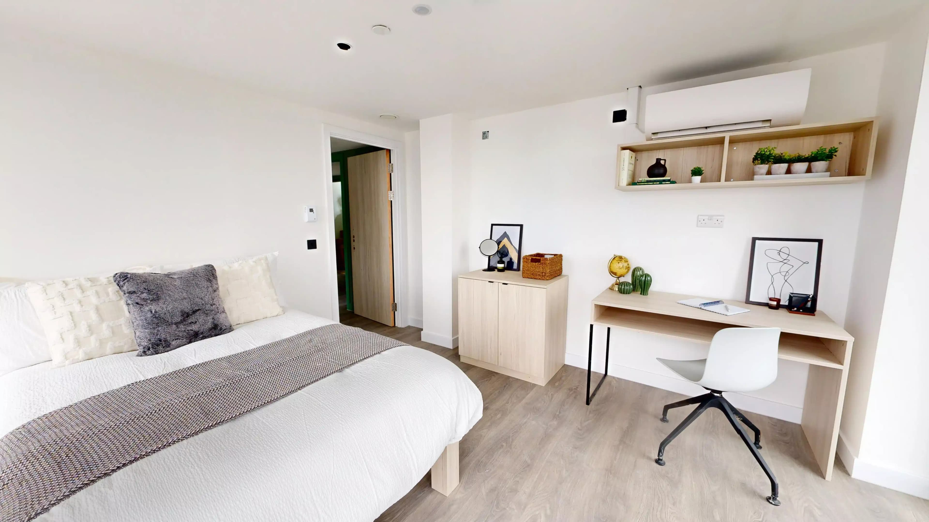 Premium En-suite - Image 5