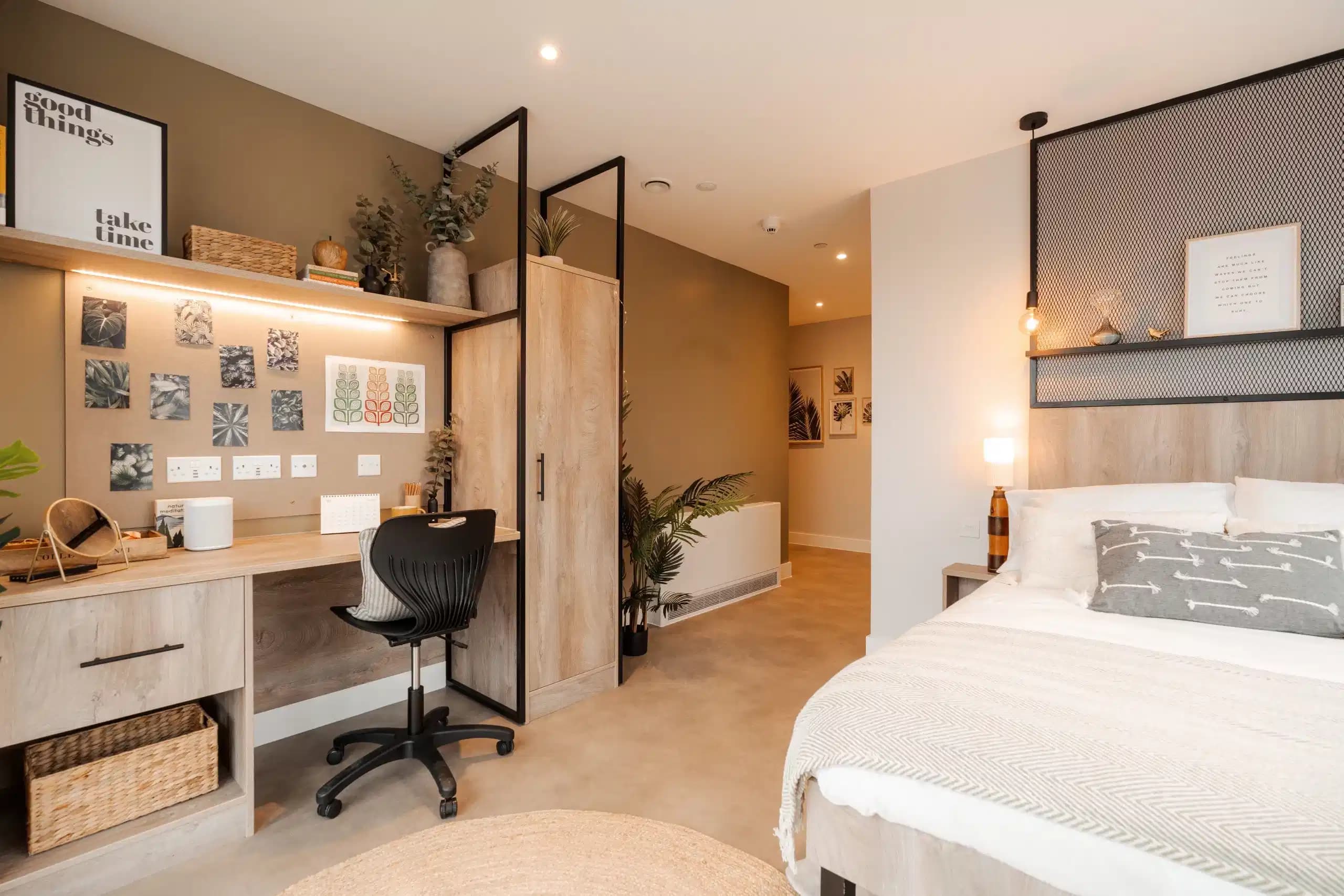 Deluxe Ensuite - Image 6