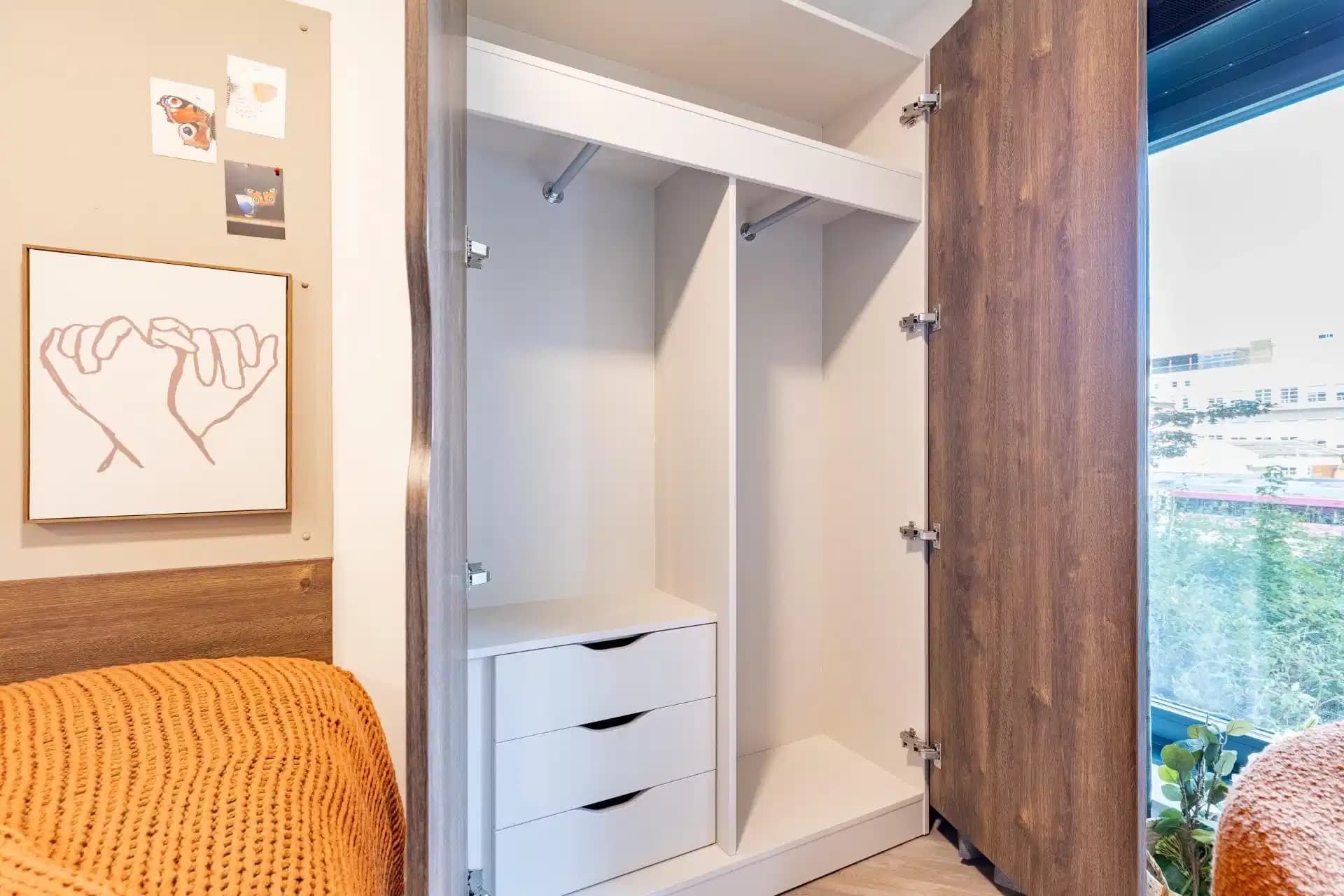 Penthouse Ensuite - Image 6