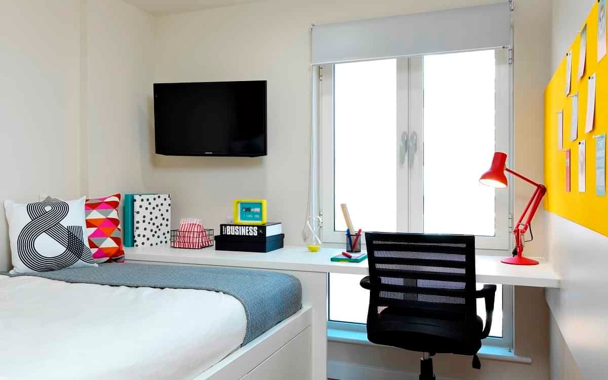 Clifford Flat (5 & 6 bed flat) - Image 4