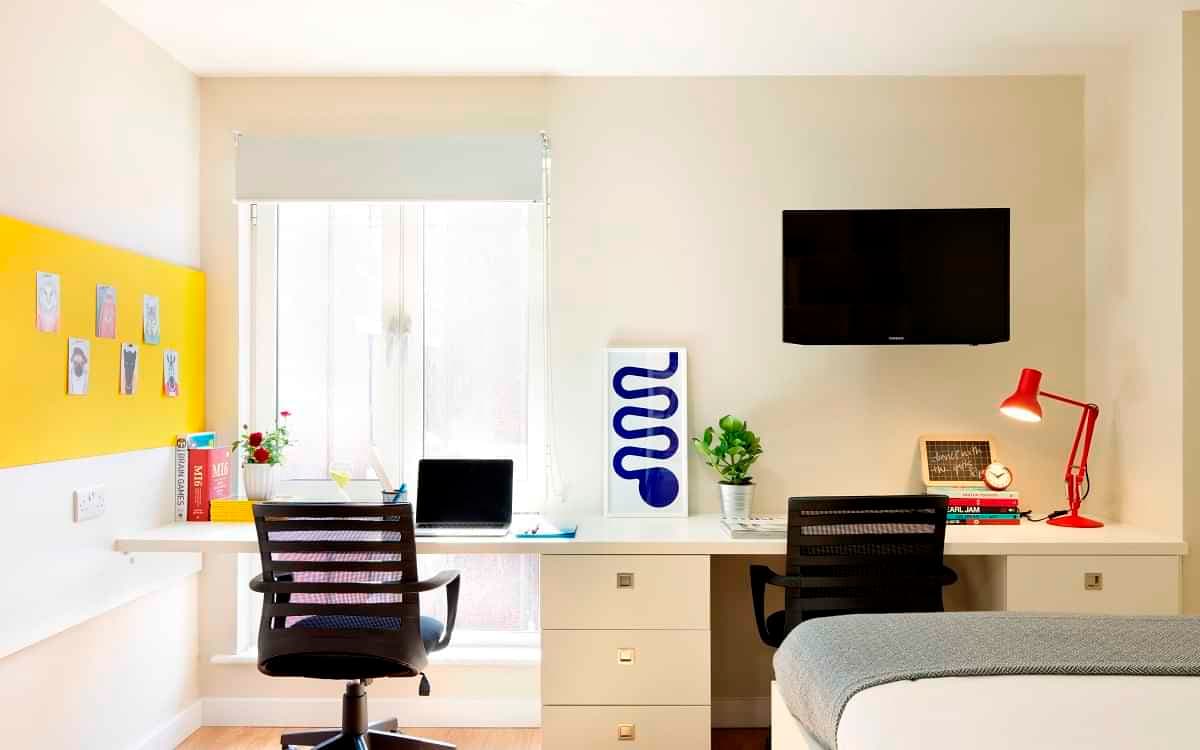 Clifford Deluxe (5 & 6 bed flat) - Image 3