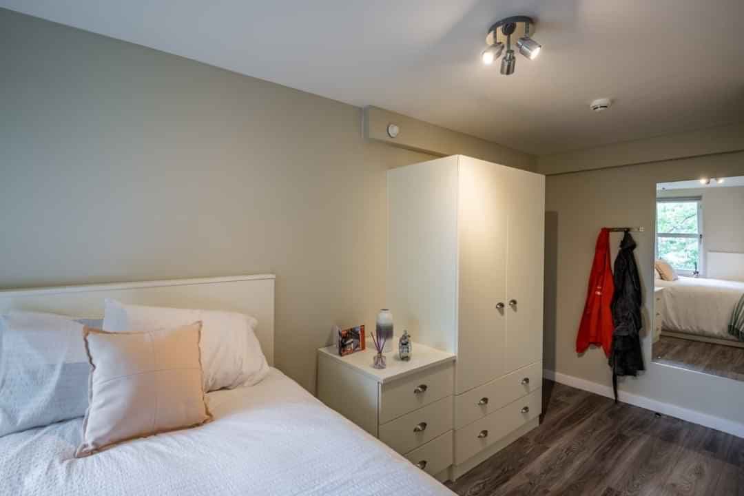 6 Bed Standard - Image 1