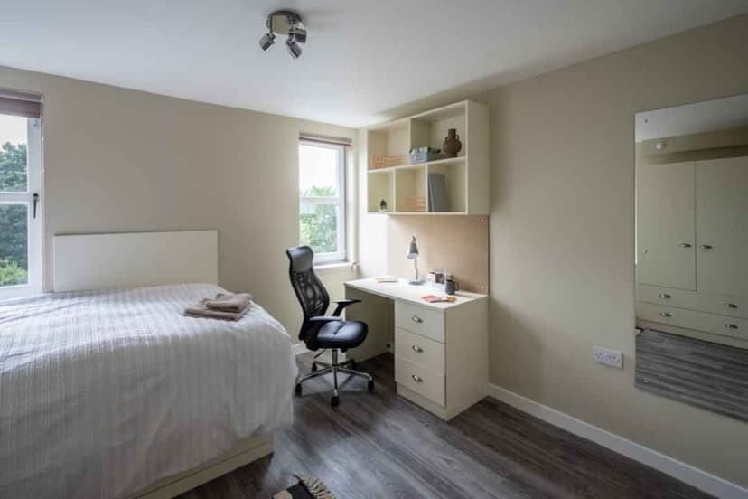 3 Bed Standard - Image 1