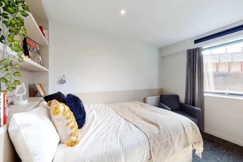 Bronze Studio Penthouse - Image 4