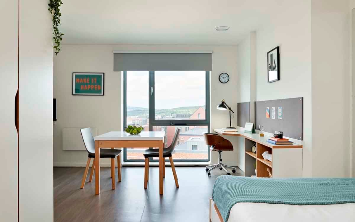 Silver Studio - Image 1