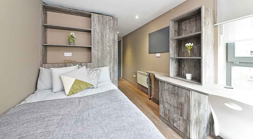 Classic Ensuite - Image 1