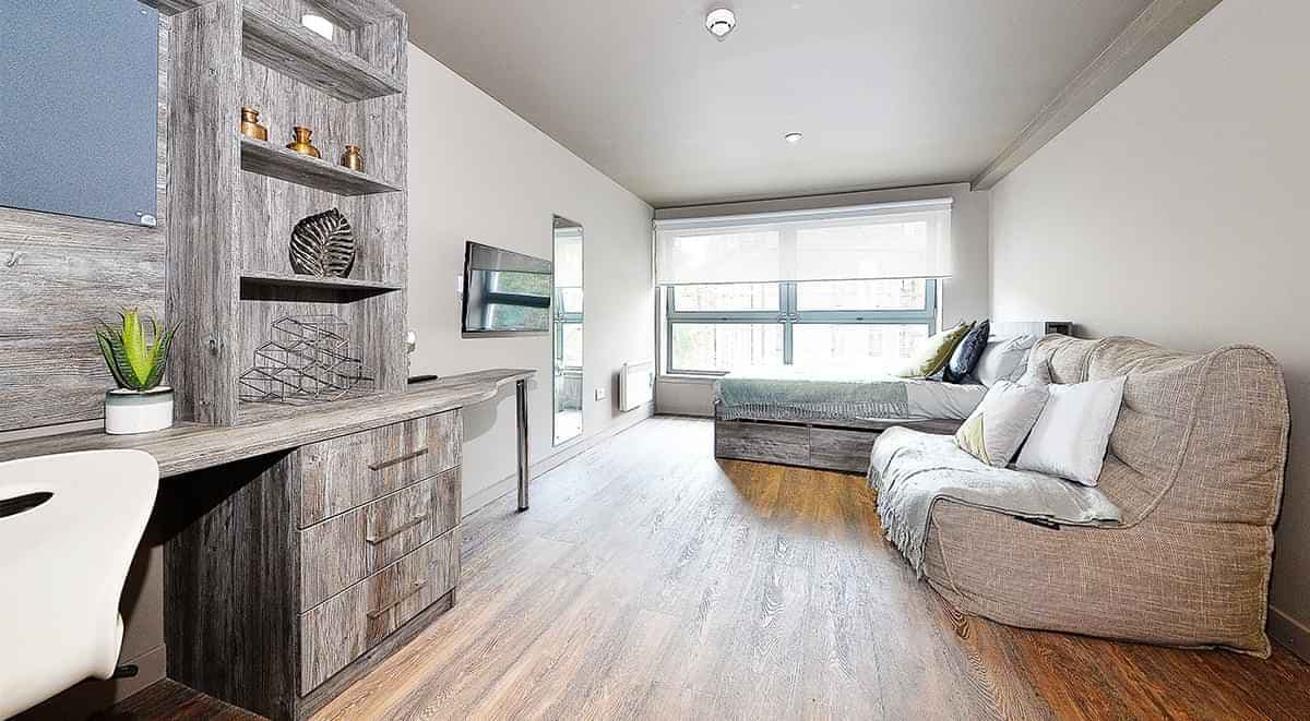 Premium Studio Plus - Image 1