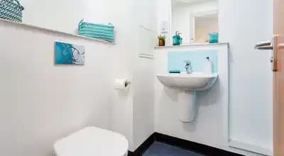 Silver En Suite - Image 4