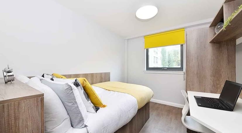 Silver En Suite - Image 3