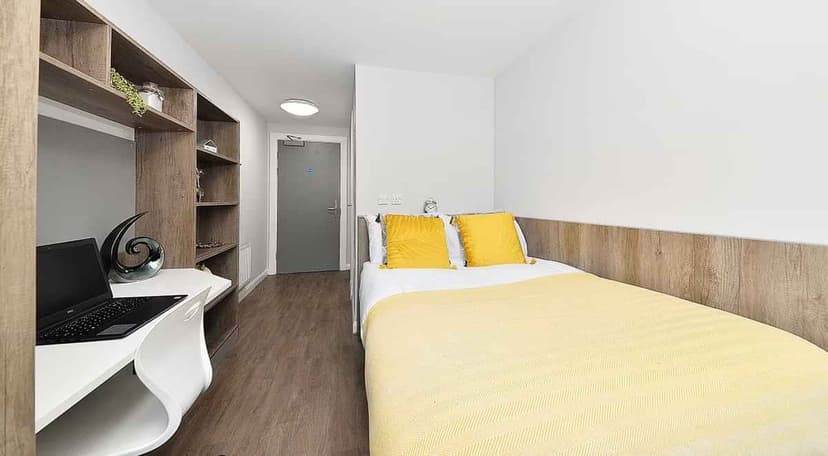 Attic Ensuite - Image 1