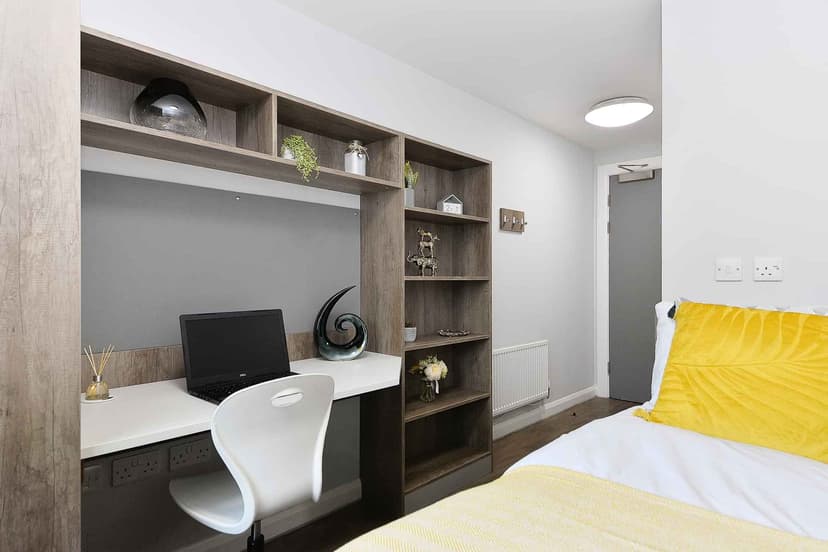 Gold Ensuite - Image 3