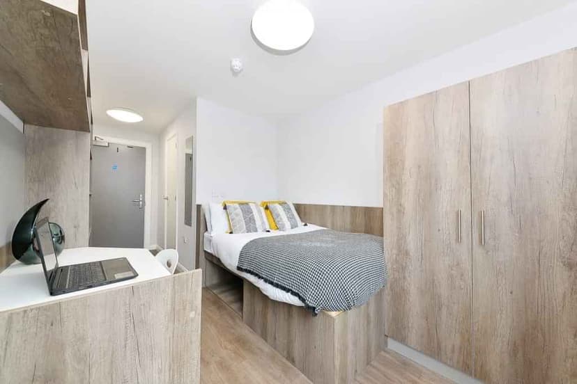 Attic Ensuite Plus - Image 1