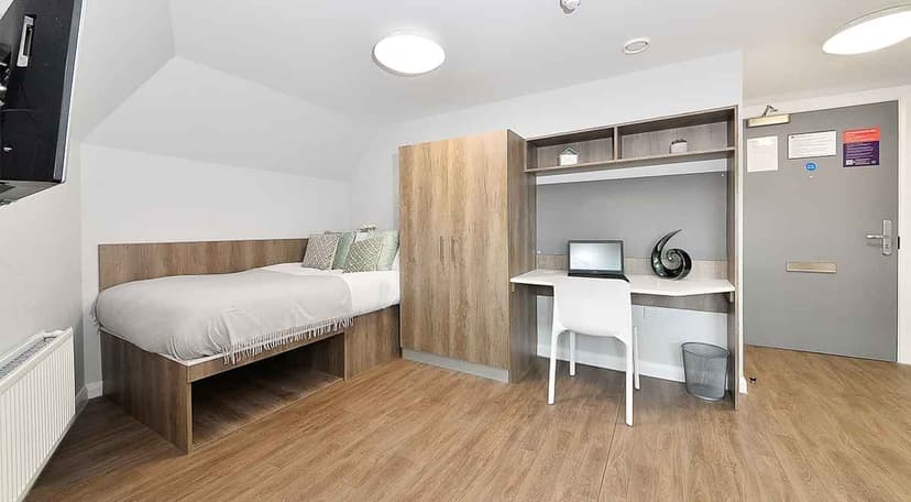 Gold Studio - Image 1