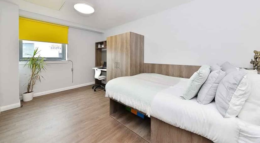 Premier Studio - Image 1