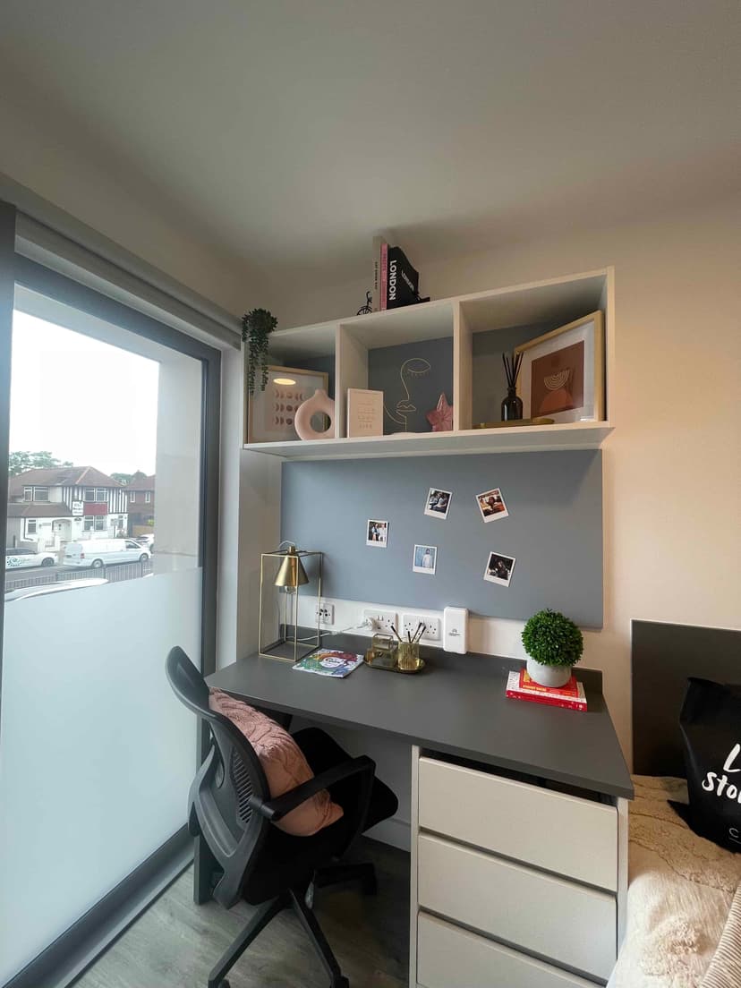 Bronze Studio Mid Level - Image 5