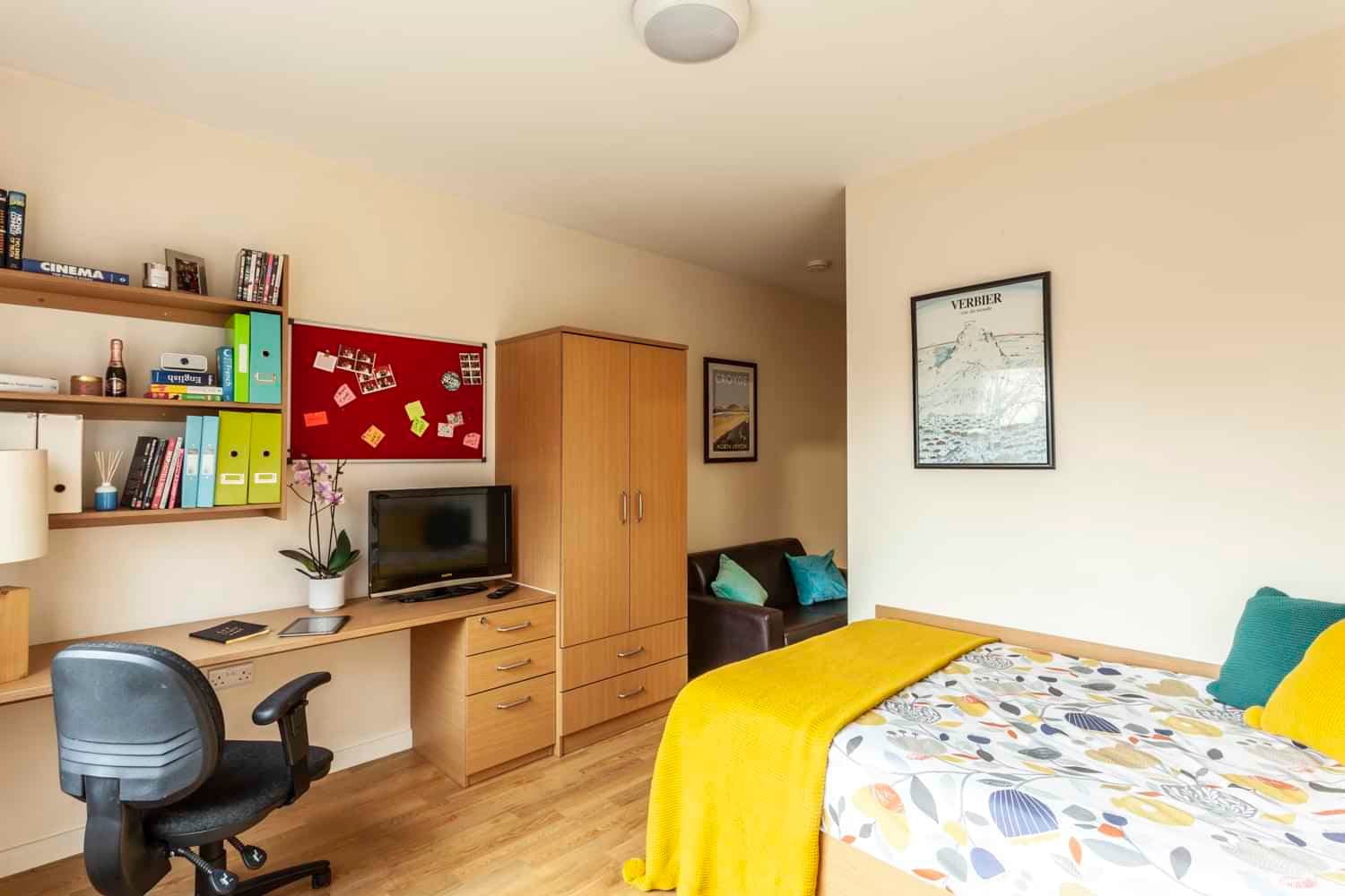 Studio Silver - Annex - Image 1