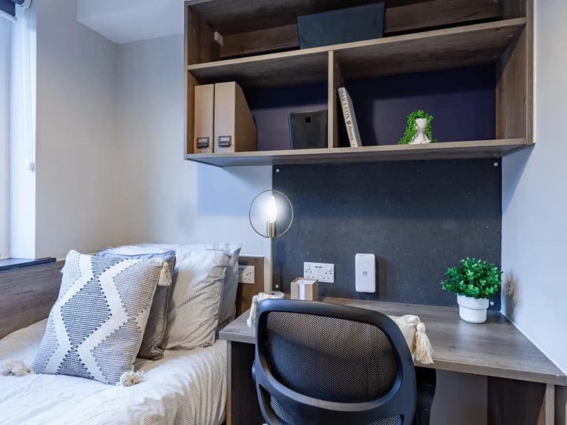 Medium Ensuite - Image 2