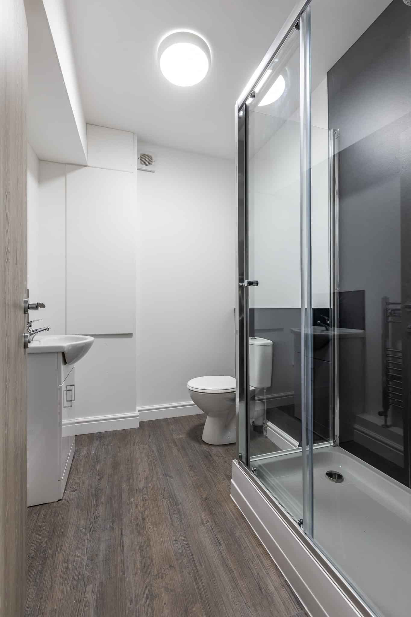 Three Bed Flat - Image 4