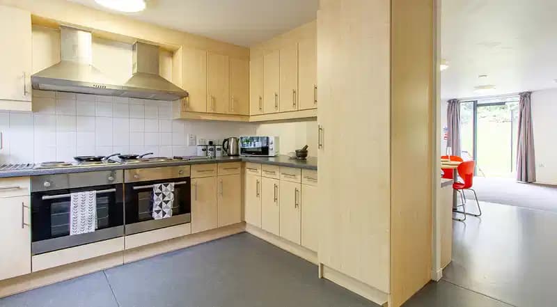 Classic Townhouse Room - Image 6