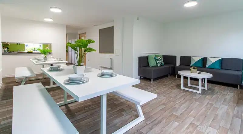 Premium Townhouse Room - Image 6