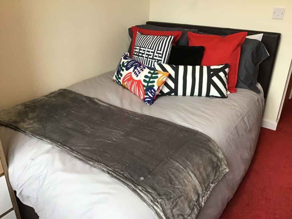 Classic En-Suite Behn Hall - Image 1