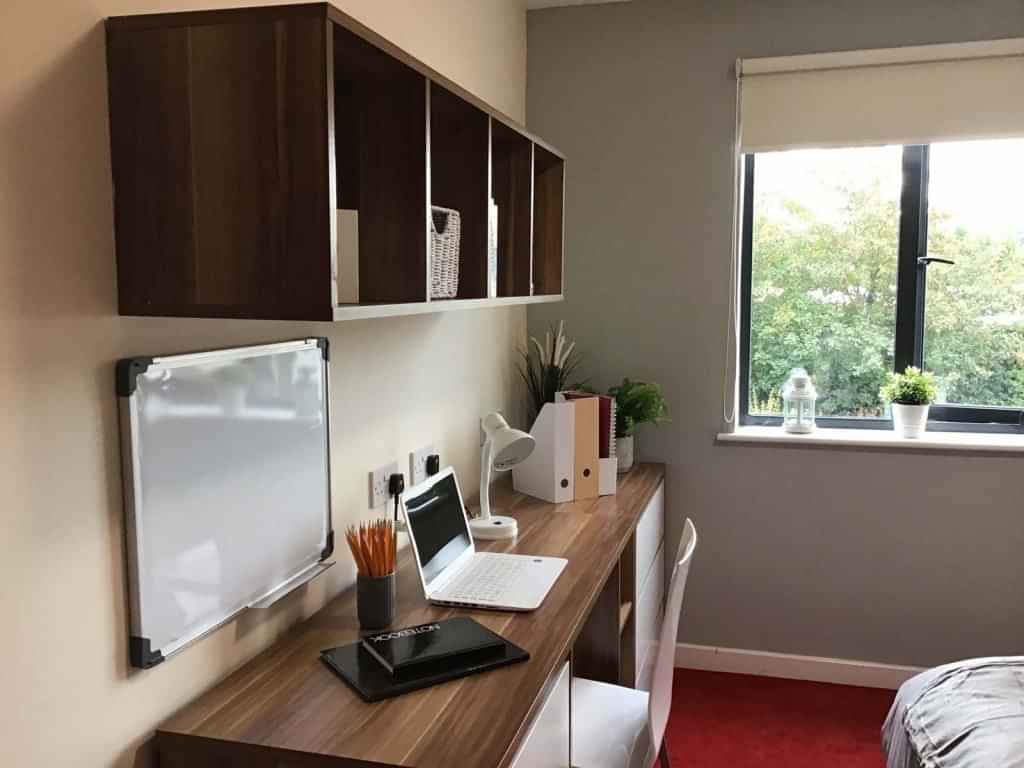 Classic En-Suite Behn Hall - Image 5