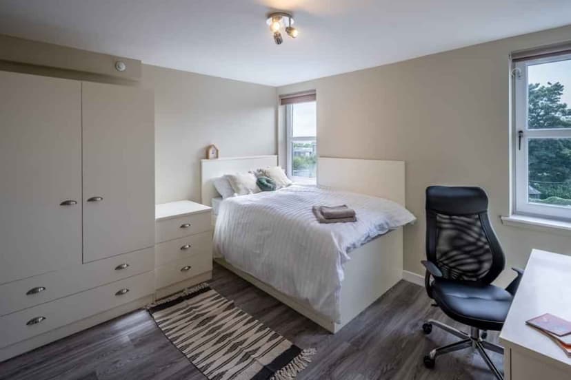 3 Bed Standard Plus - Image 1