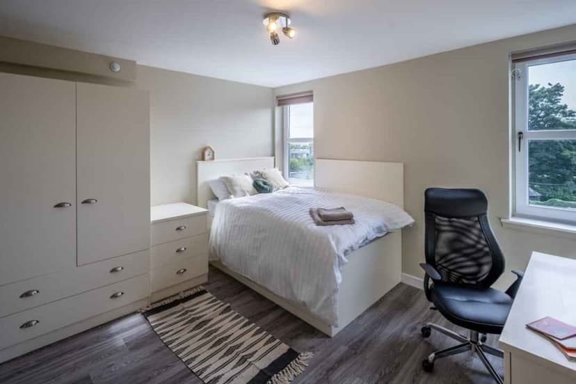 3 bed Premium - Image 2